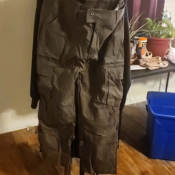 Clothes - Picture 5 of 17